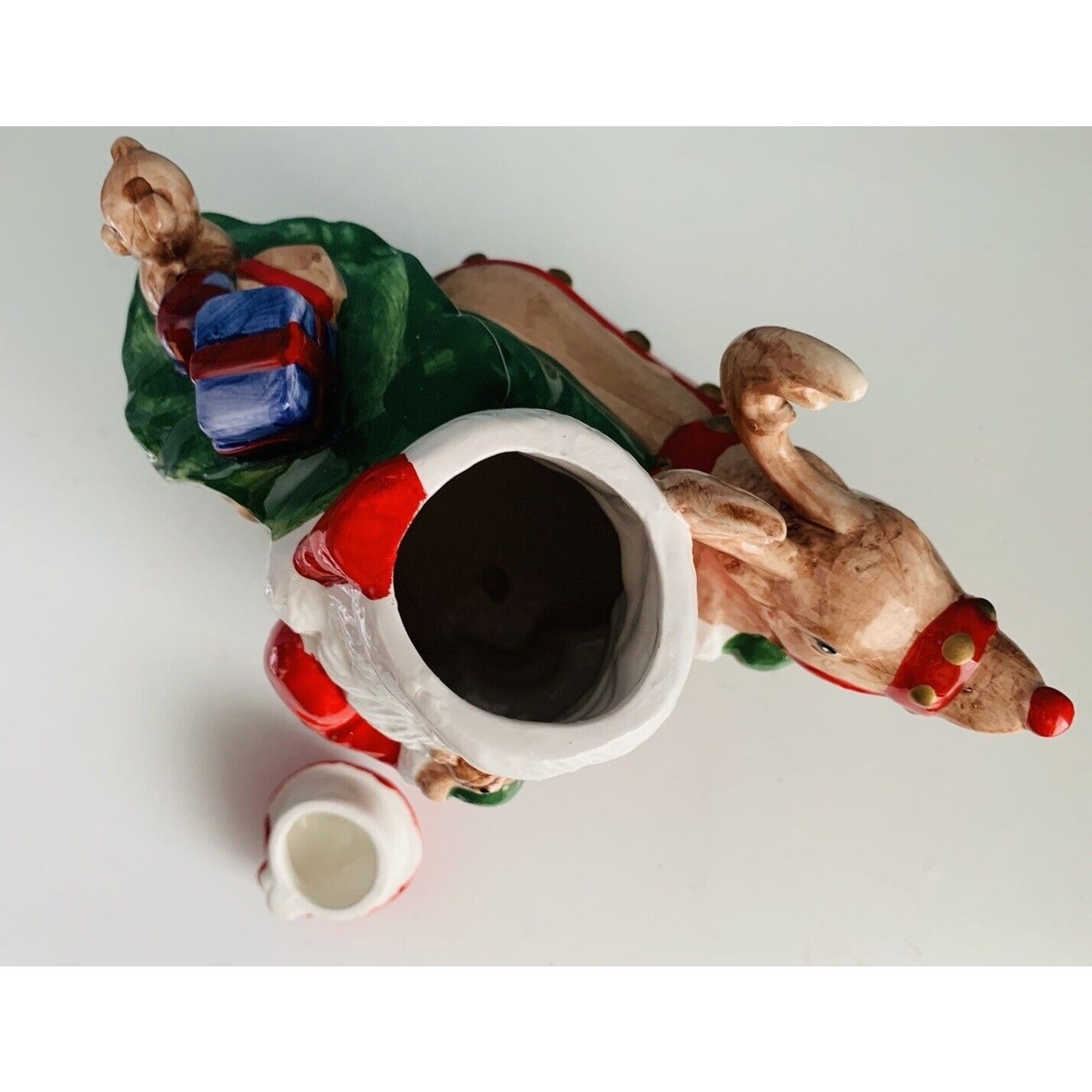 Vintage Teapot Santa Clause Reindeer Christmas Holiday Tea Beverage Dispenser