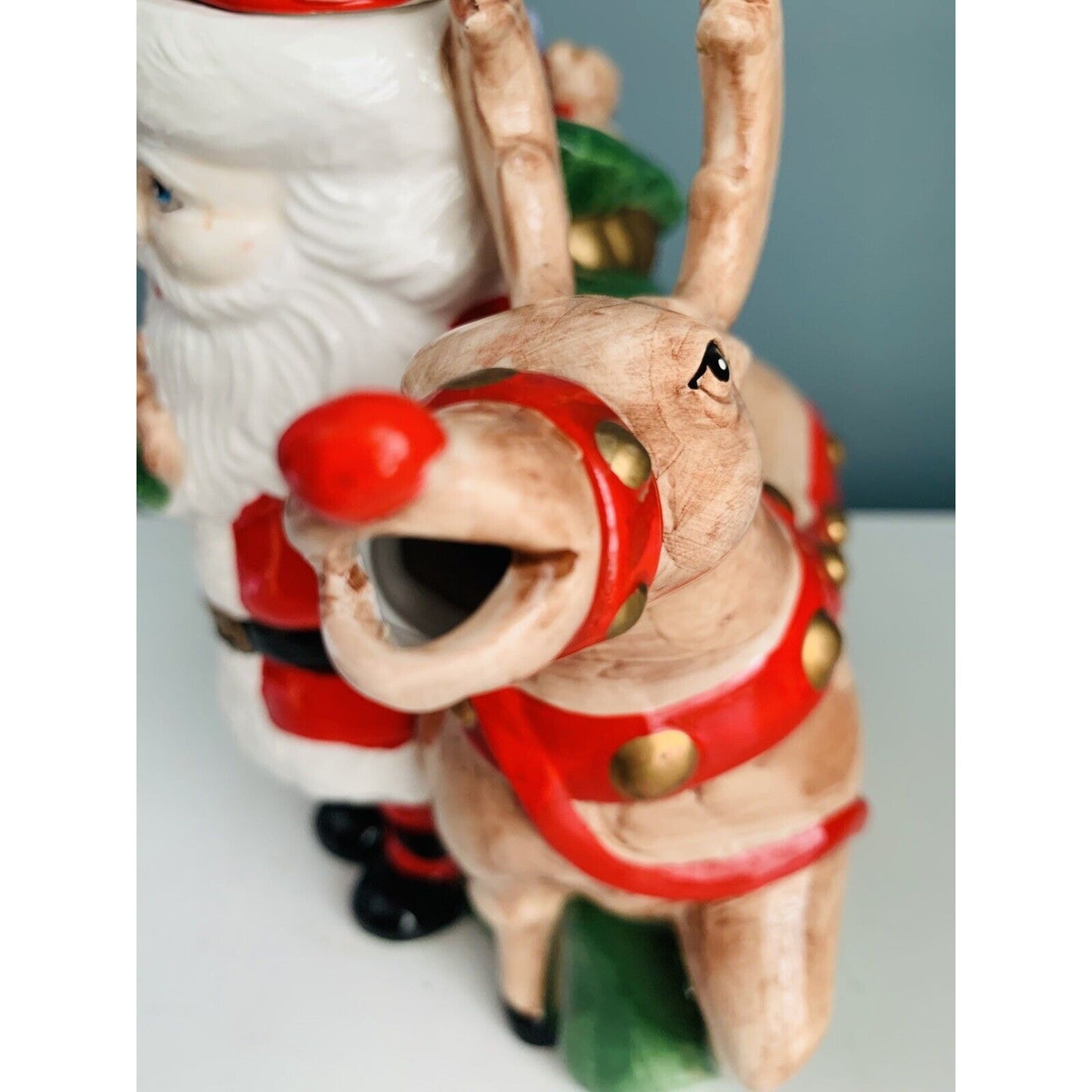 Vintage Teapot Santa Clause Reindeer Christmas Holiday Tea Beverage Dispenser