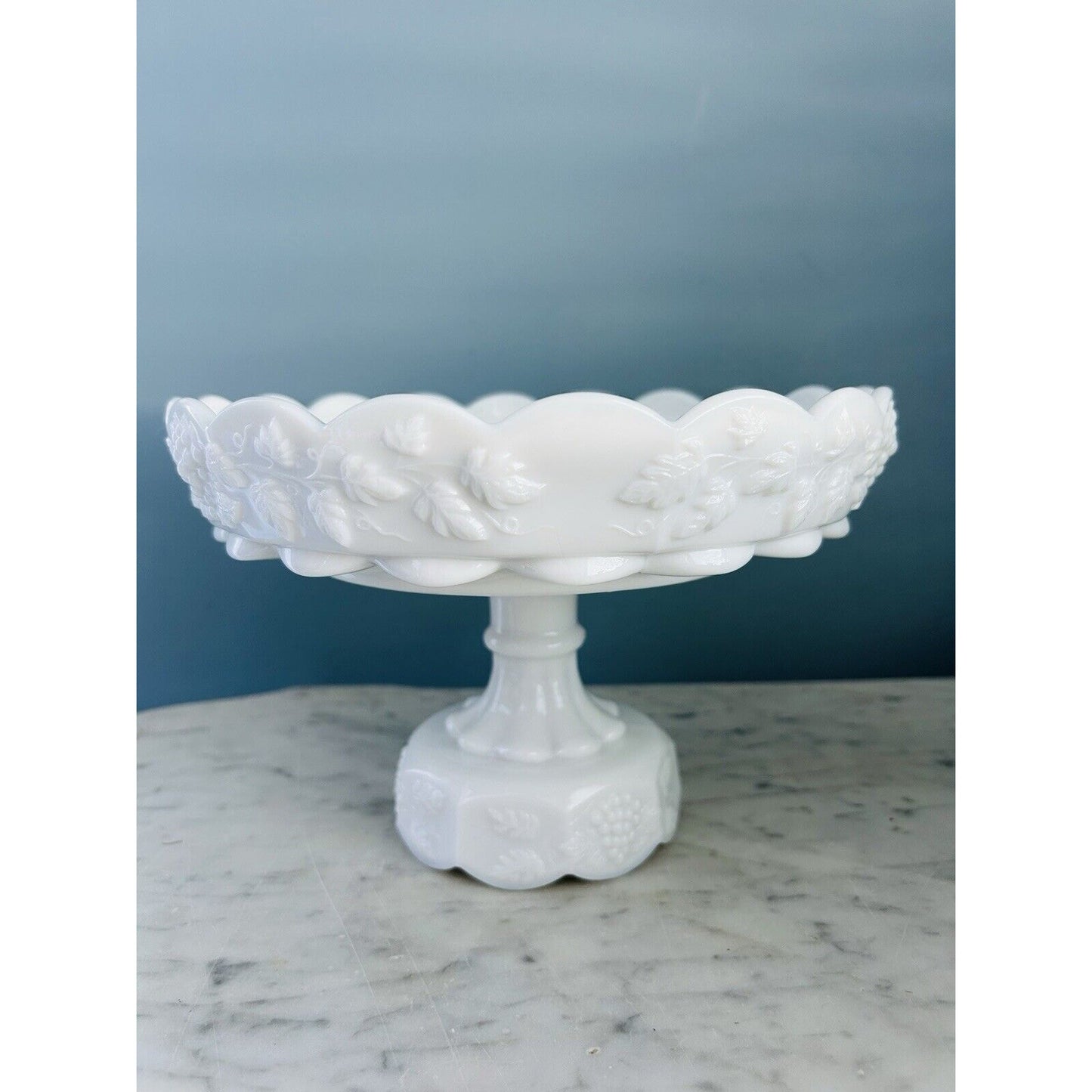 EUC Westmoreland Round Milk Glass Compote Vintage White Grape Paneled Fruit Bowl