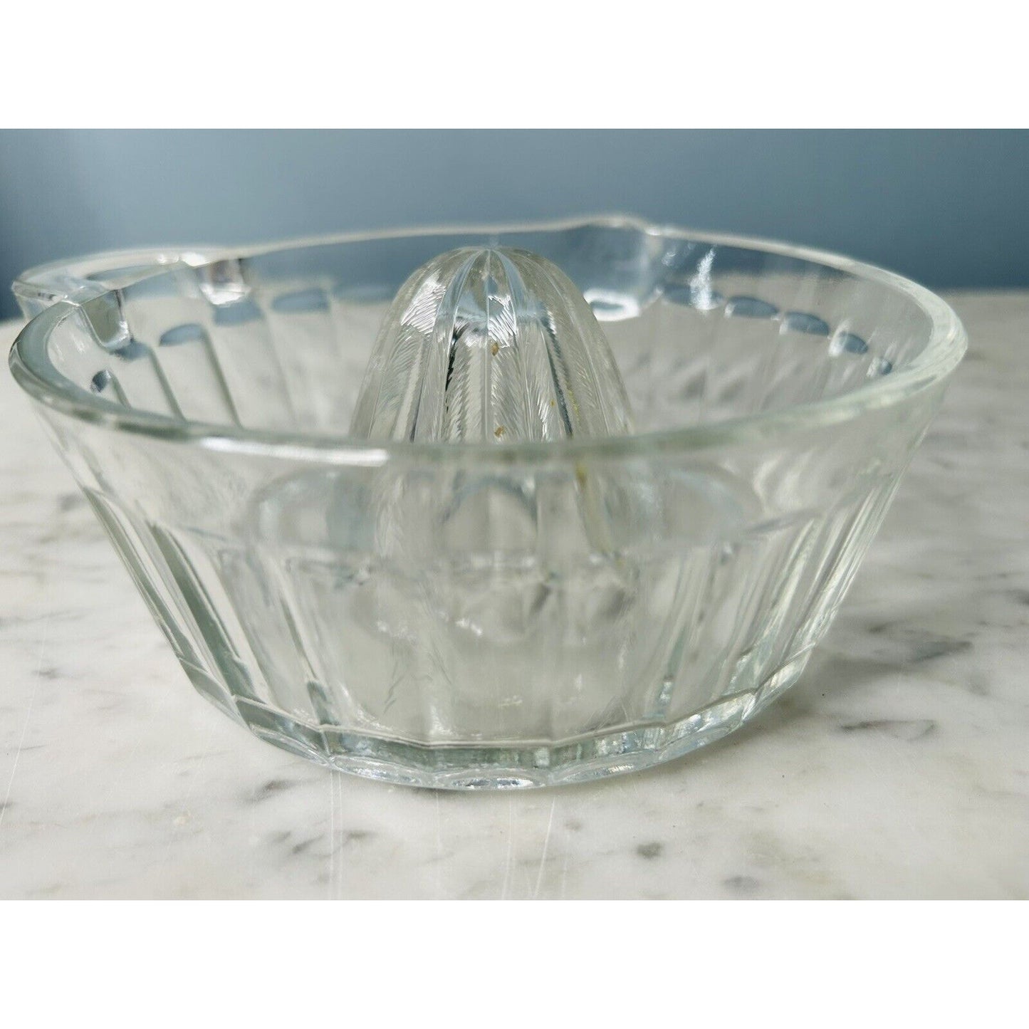 Vintage Indiana Clear Glass Citrus Juicer Reamer Side Spout Loop Tab Handle Deep