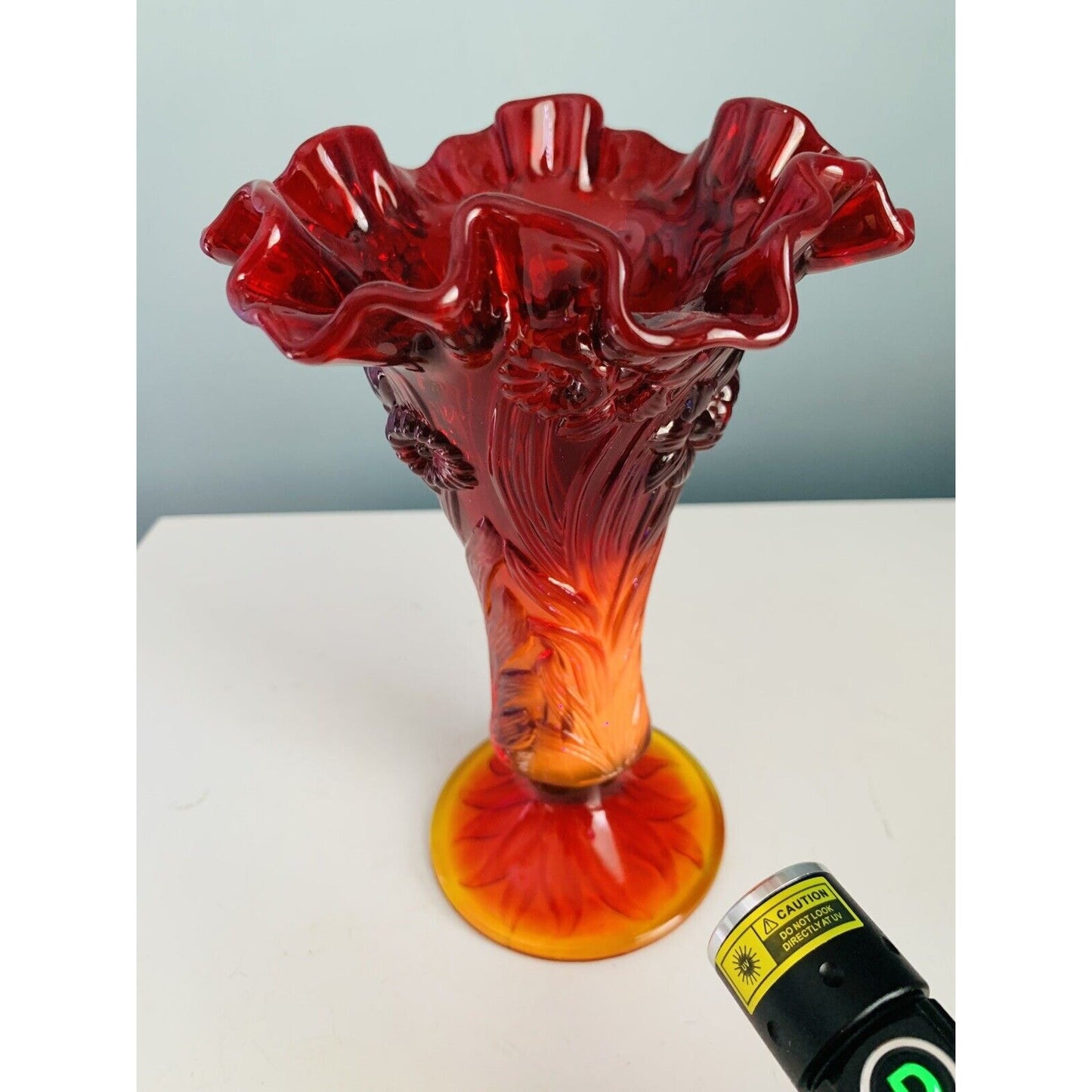 EUC Fenton Glass Ruby Red Amberina Stretch Vase Flowers Ruffled Tulip Orange