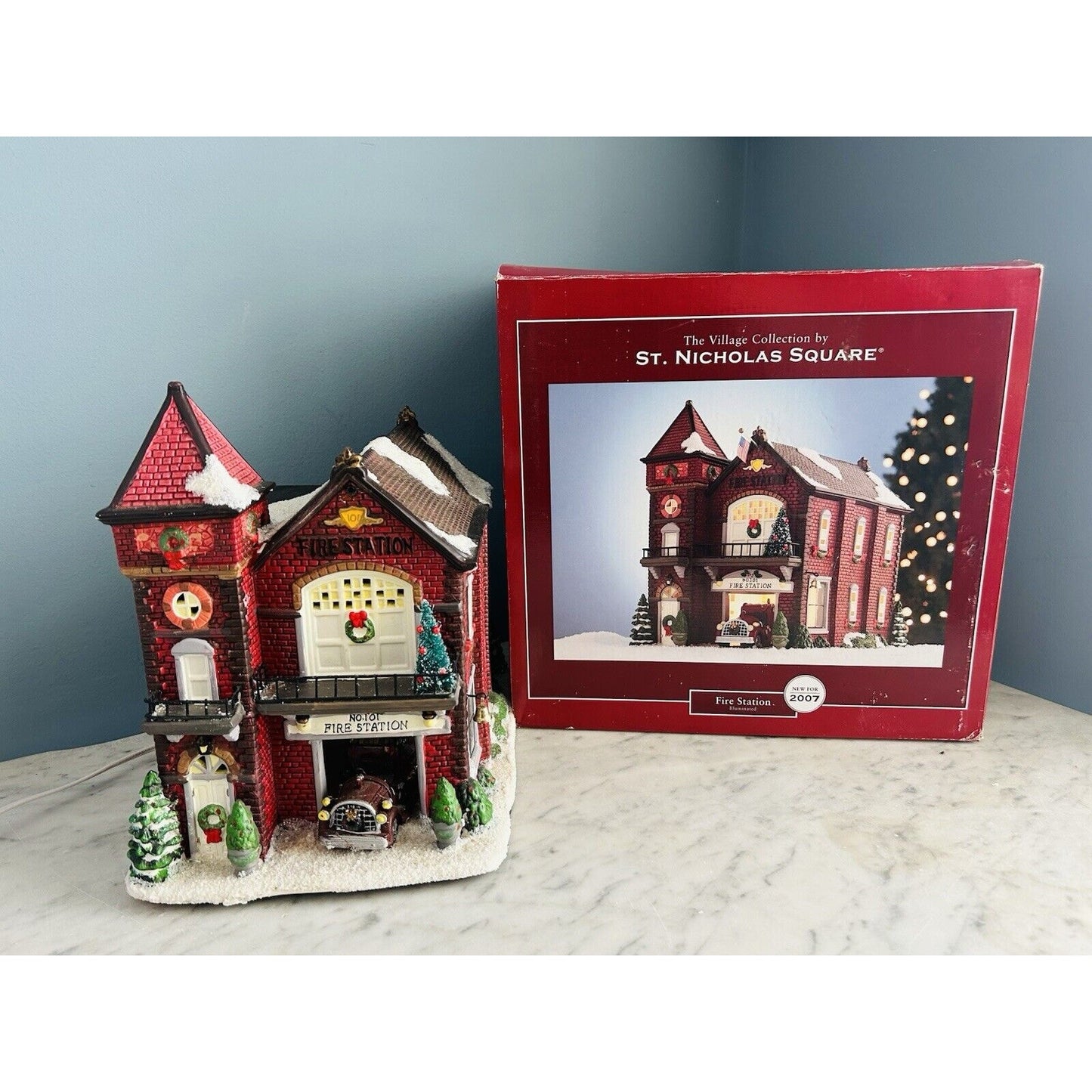 St Nicholas Square Fire Station 2007 Village Collection Illuminated Original Box