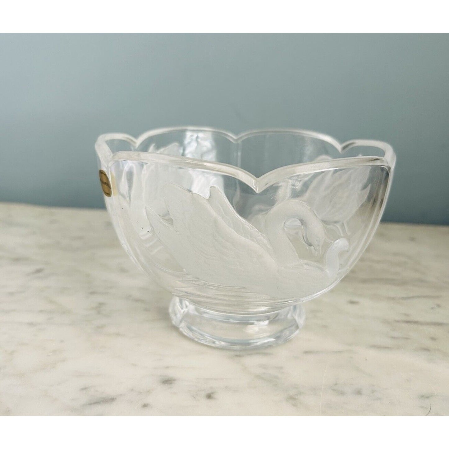 Vintage Teleflora 24% Lead Crystal Embossed Swans Frosted Serving Bowl France