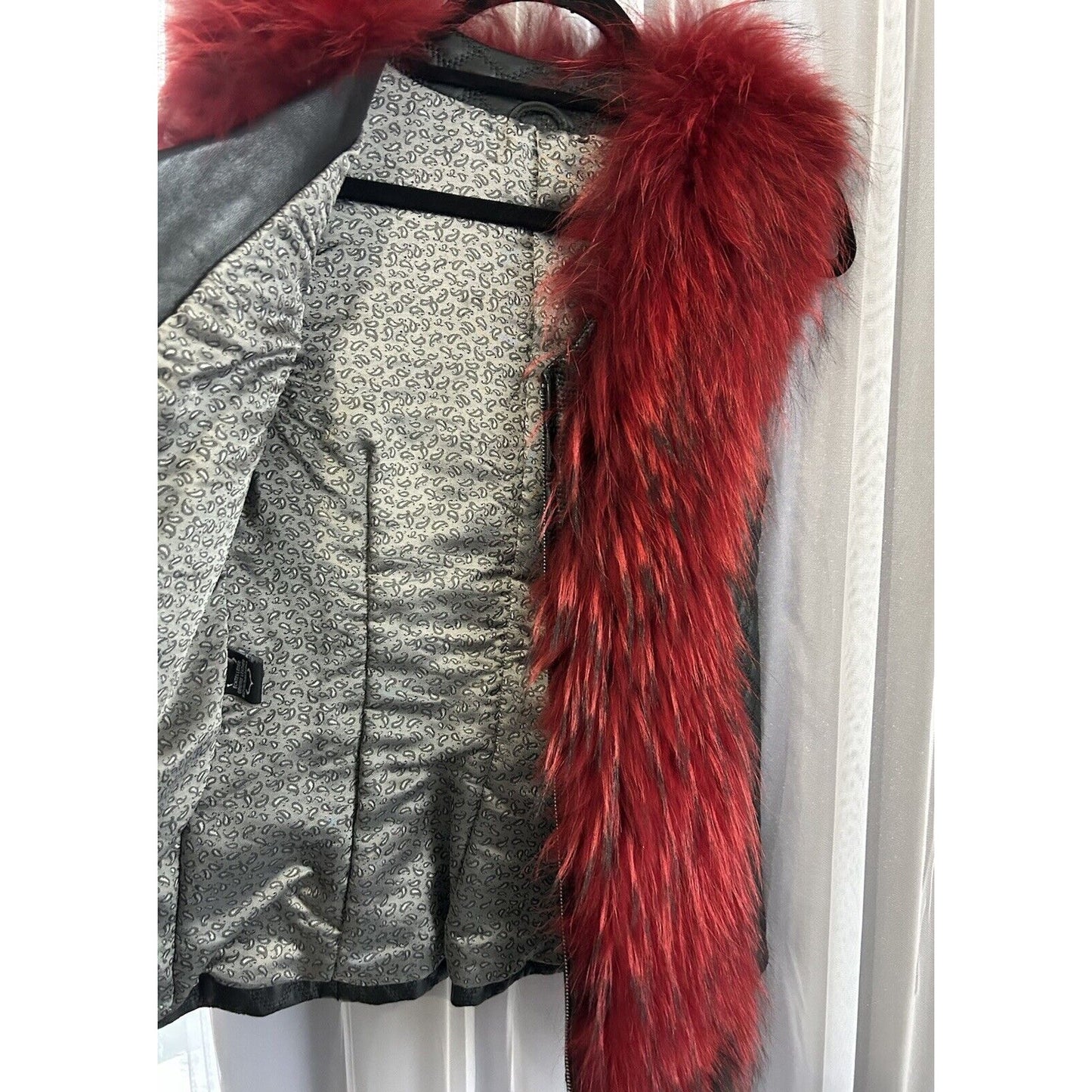 Women’s (M) Black Leather Vest Short Faux Fur Red Purchased in Europe Medium